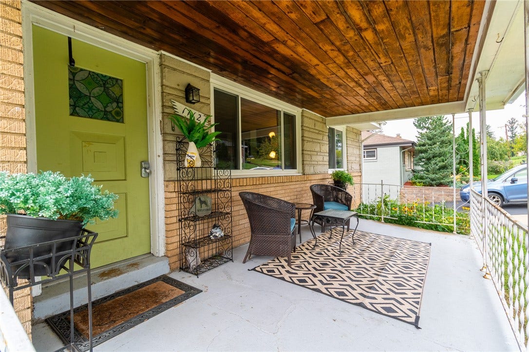 1112 Logan Rd, Bethel Park, PA 15102