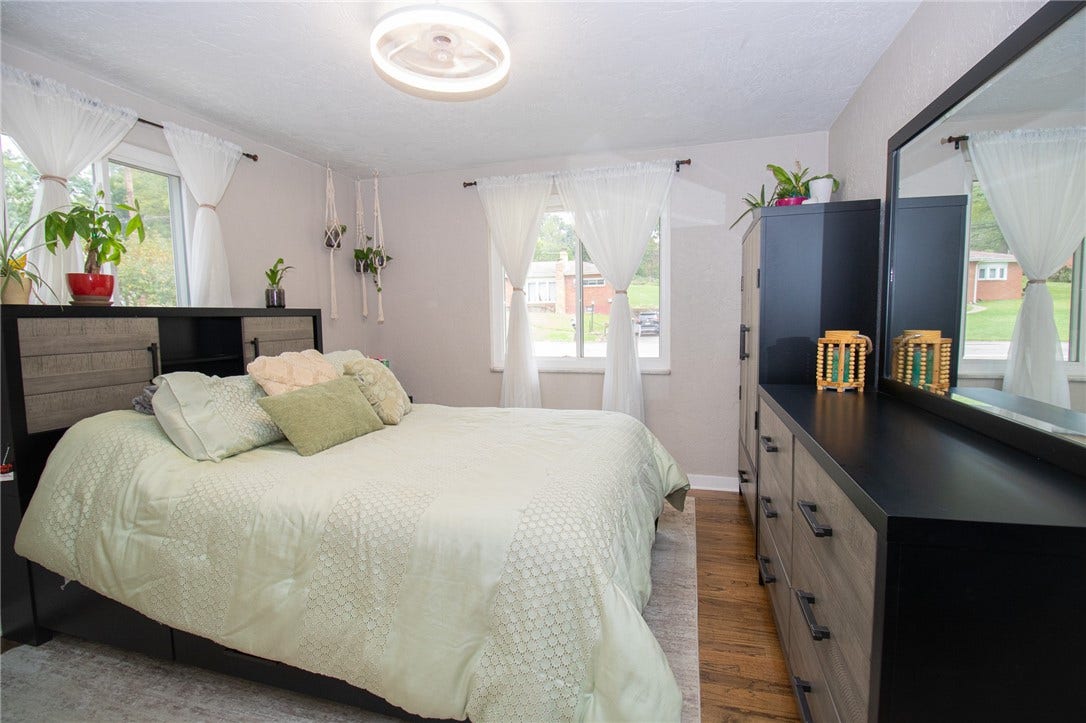 1112 Logan Rd, Bethel Park, PA 15102