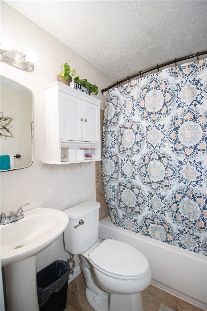 1112 Logan Rd, Bethel Park, PA 15102
