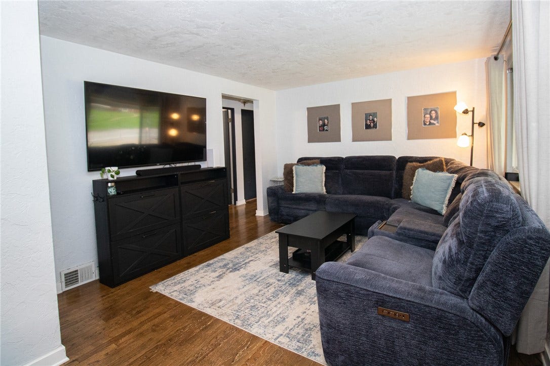 1112 Logan Rd, Bethel Park, PA 15102