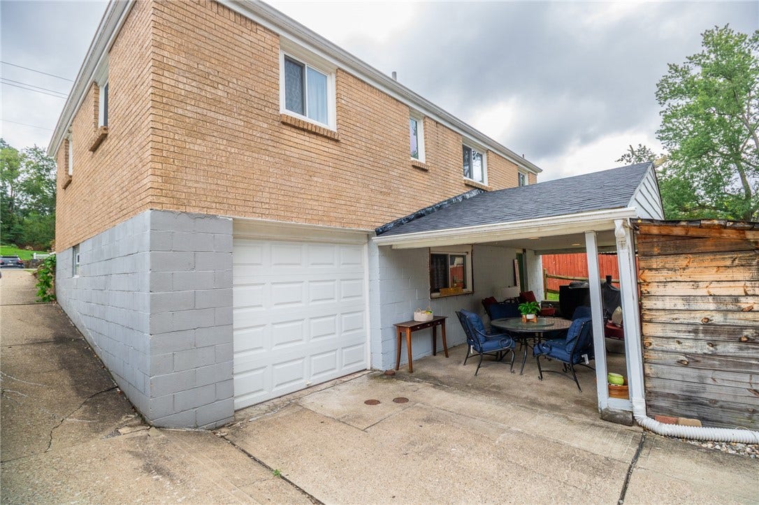 1112 Logan Rd, Bethel Park, PA 15102