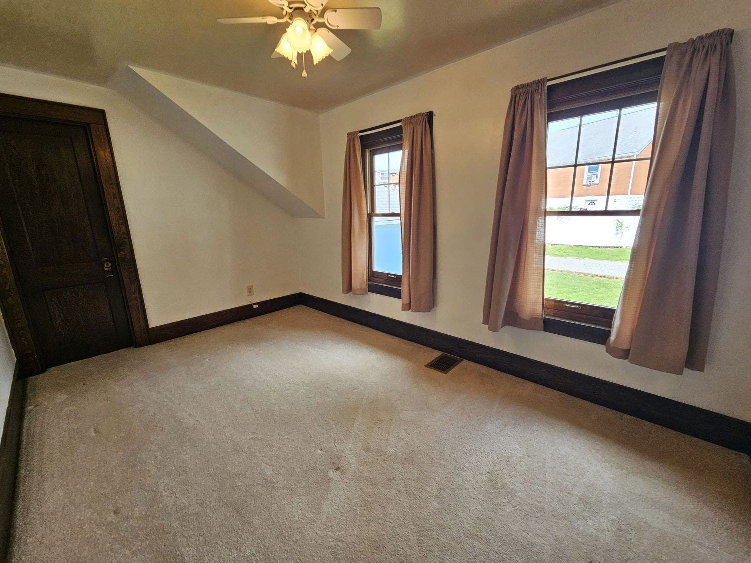 29 E Katherine Avenue, Washington, PA 15301