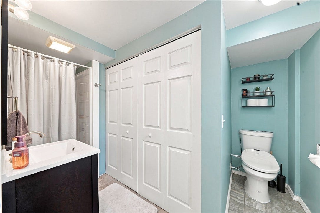 224 Elbe Dr, Pittsburgh, PA 15209 lower level full bath