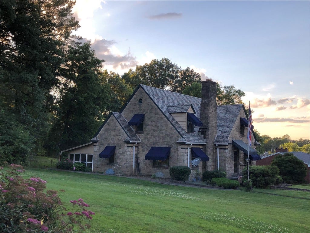 Seller photo with blue awnings on-beautiful!