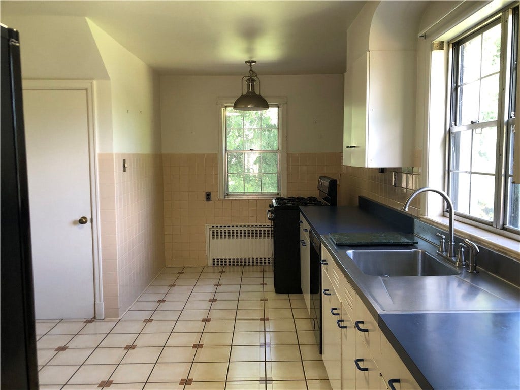 Gas stove fridge and dishwasher stay