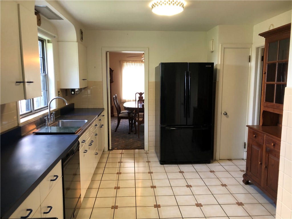 Eat in Kitchen with swing door to dining room