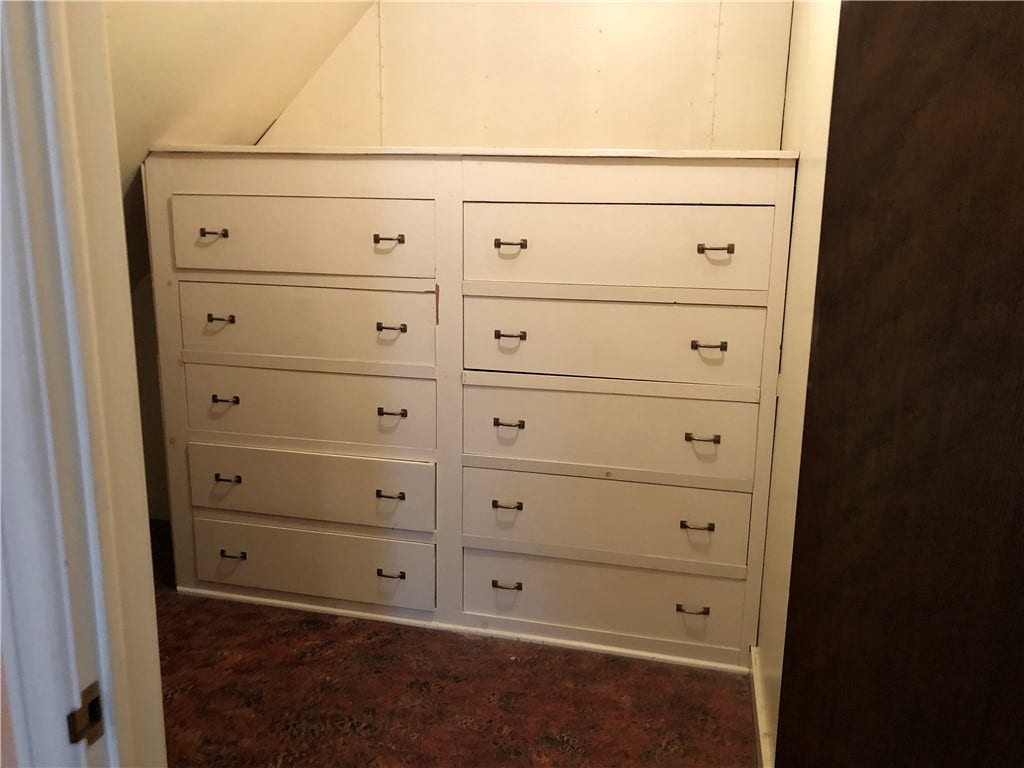 12x8 attic has built in drawers!