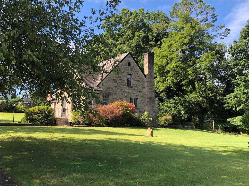 51 LINDEN PL, Uniontown, PA 15401