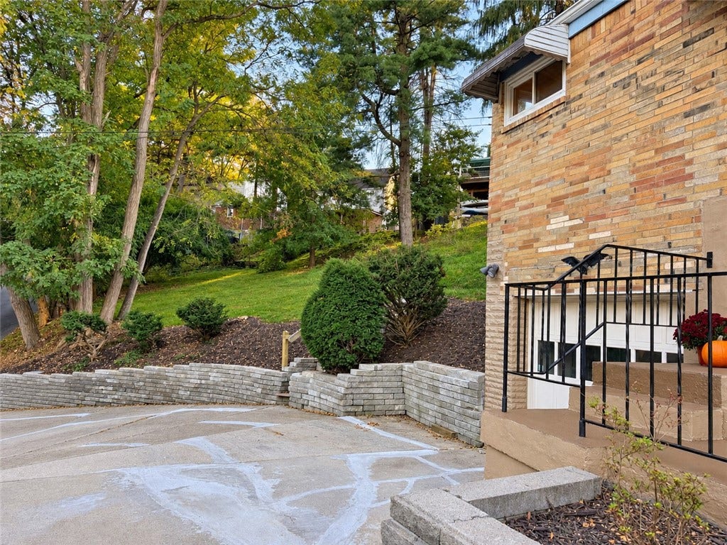 2007 Hillcrest St, Bethel Park, PA 15102
