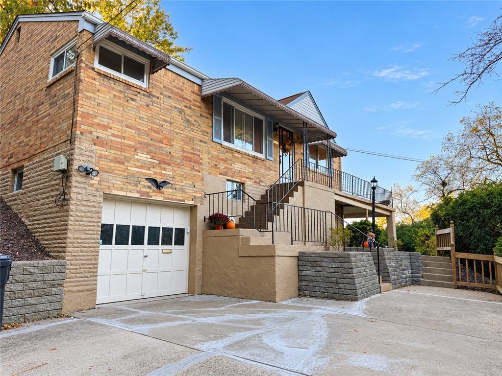 2007 Hillcrest St, Bethel Park, PA 15102