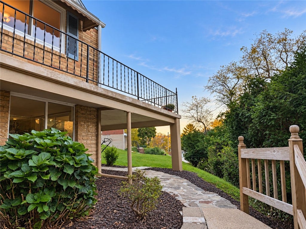 2007 Hillcrest St, Bethel Park, PA 15102
