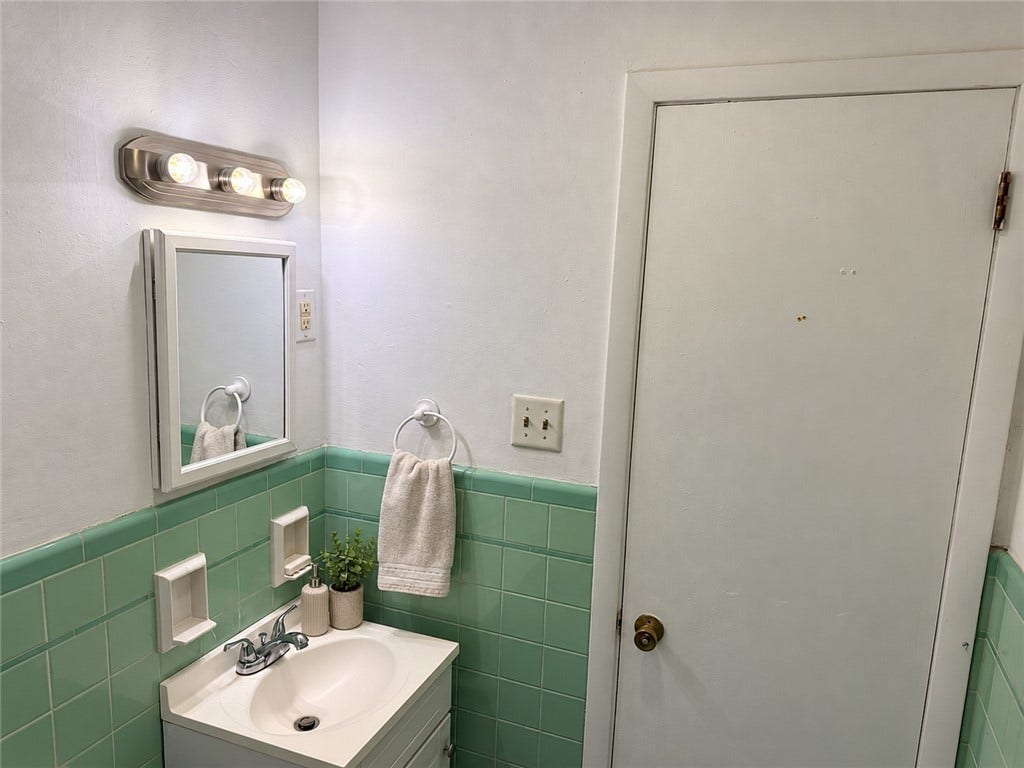 2007 Hillcrest St, Bethel Park, PA 15102
