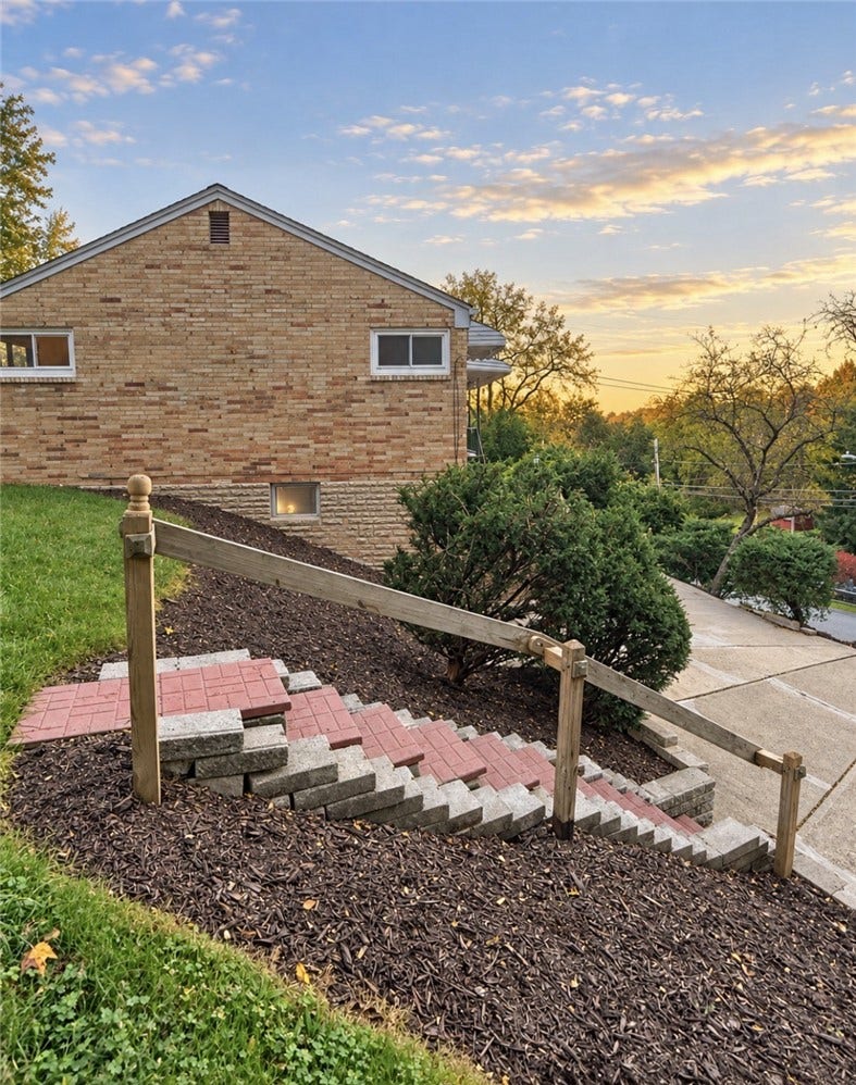 2007 Hillcrest St, Bethel Park, PA 15102