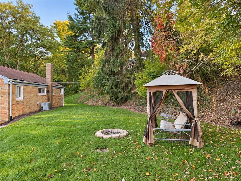 2007 Hillcrest St, Bethel Park, PA 15102