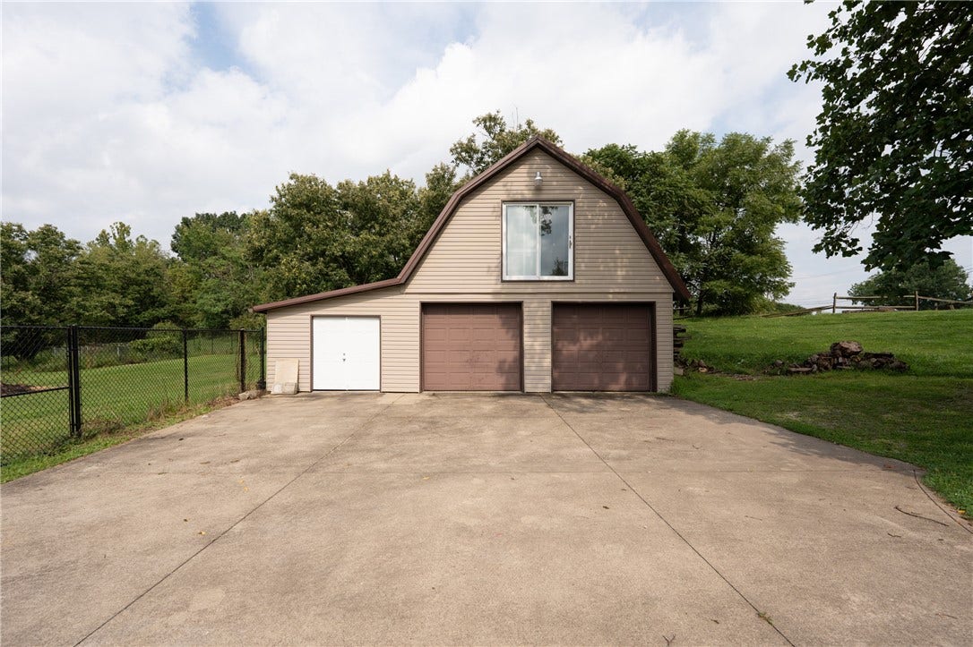 426 Dick Station Rd, Irwin, PA 15642