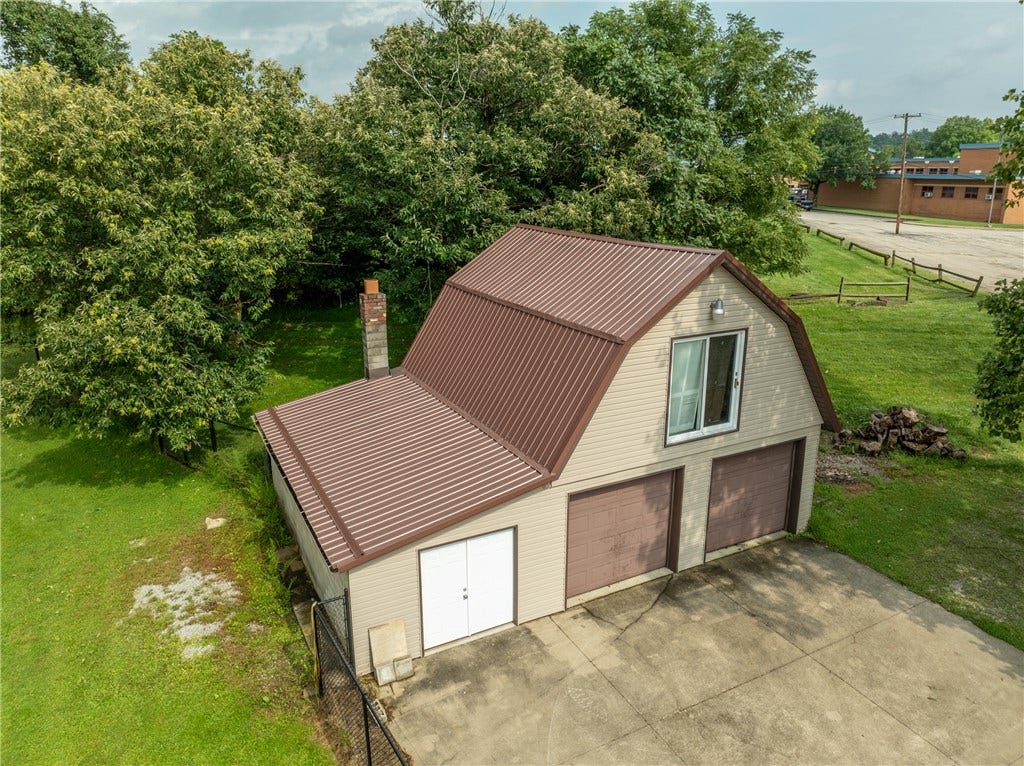 426 Dick Station Rd, Irwin, PA 15642
