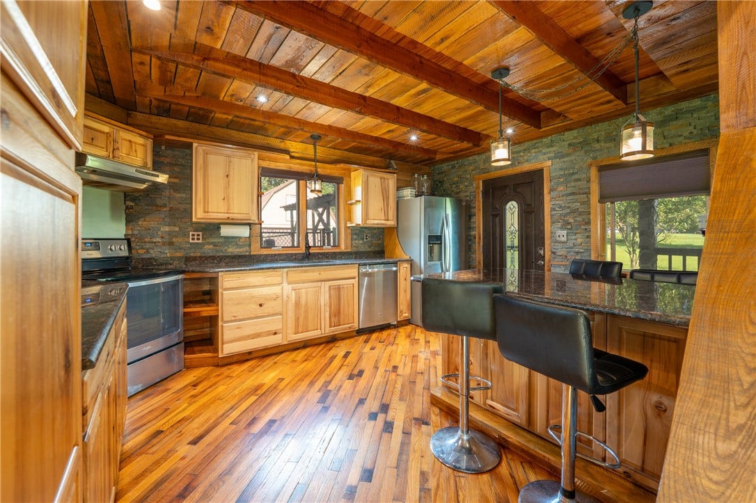 426 Dick Station Rd, Irwin, PA 15642