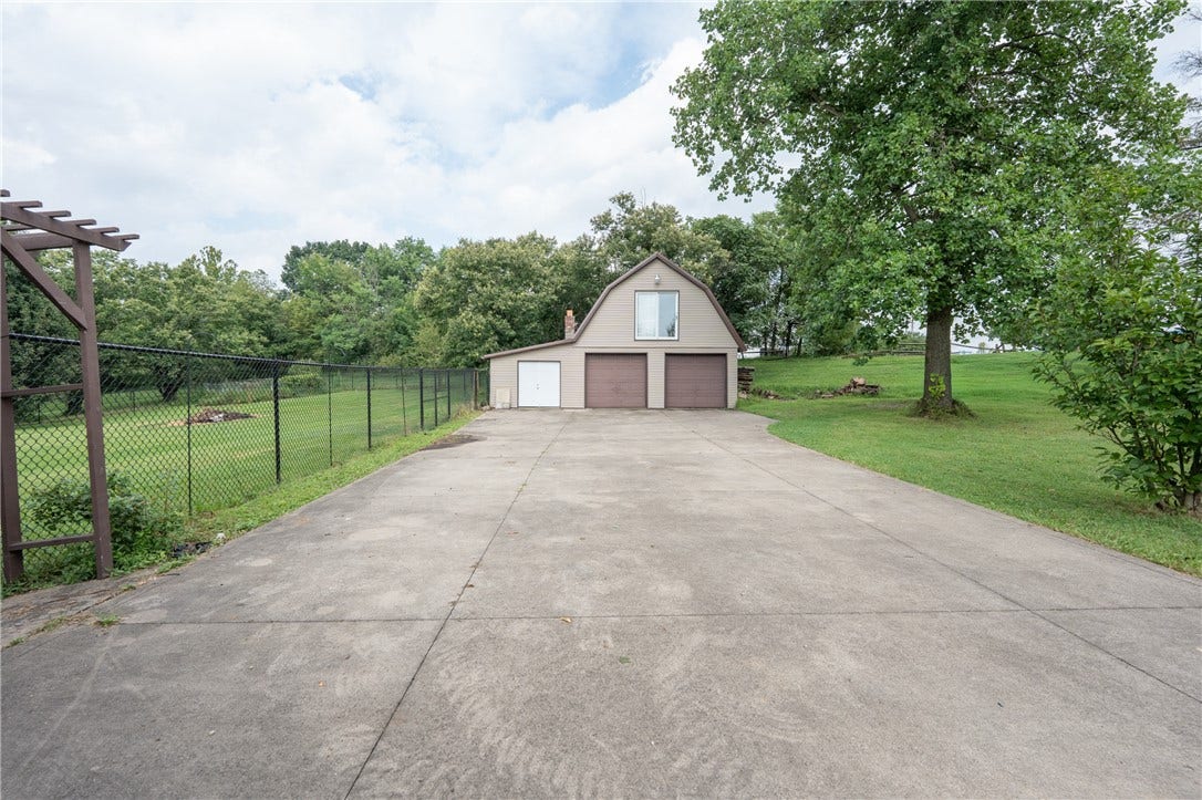 426 Dick Station Rd, Irwin, PA 15642