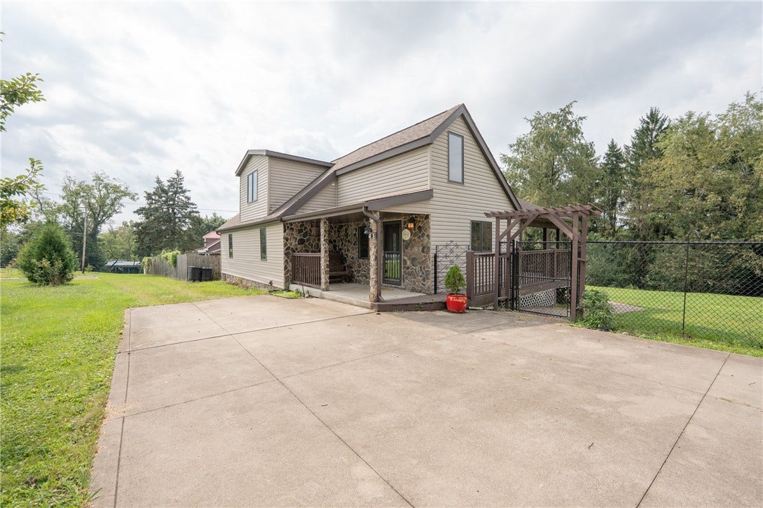426 Dick Station Rd, Irwin, PA 15642