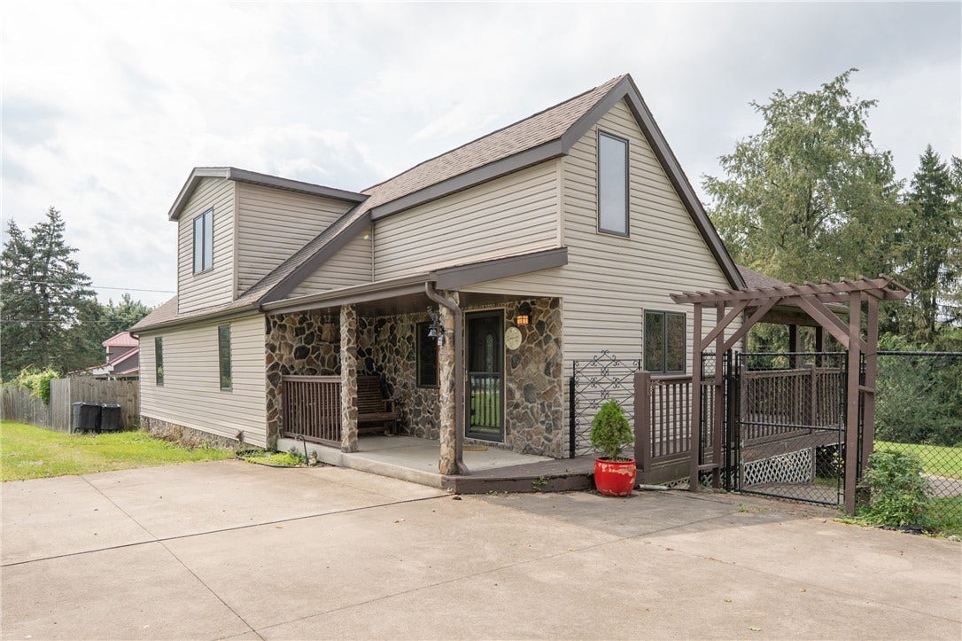 426 Dick Station Rd, Irwin, PA 15642