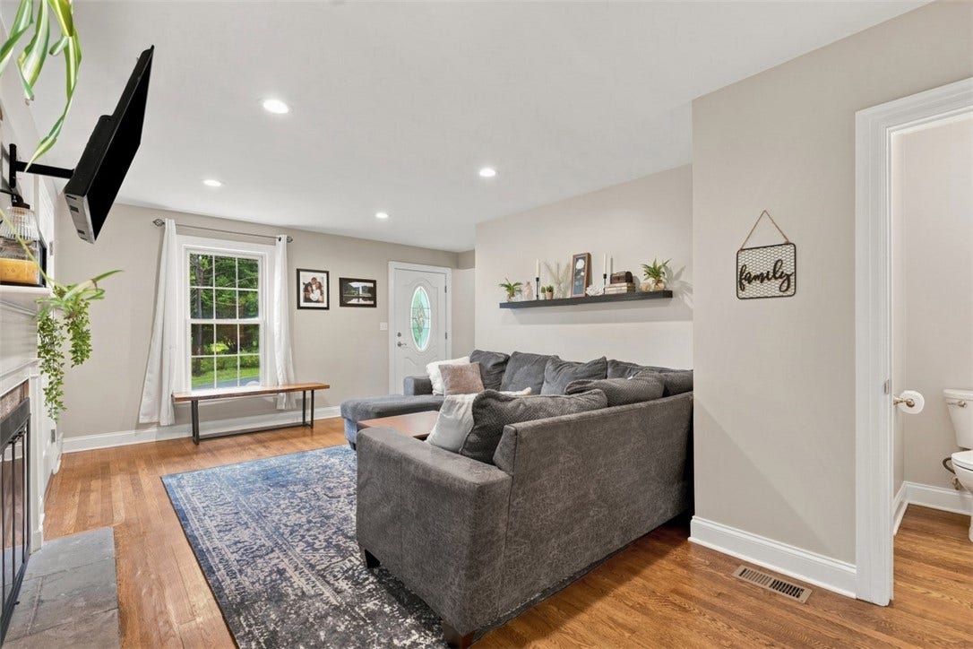 699 Glenrock Dr, Bethel Park, PA 15102