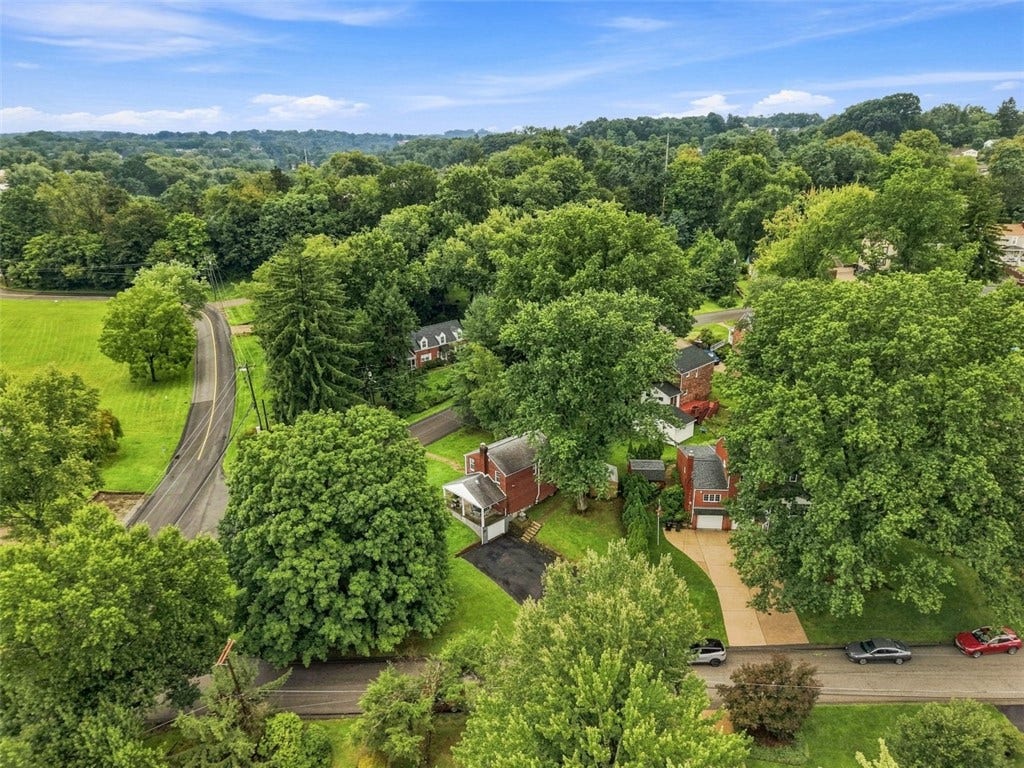 699 Glenrock Dr, Bethel Park, PA 15102