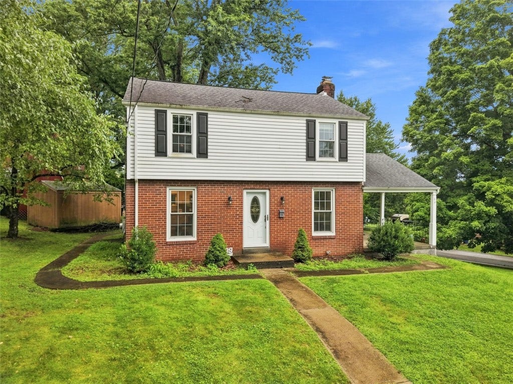 699 Glenrock Dr, Bethel Park, PA 15102