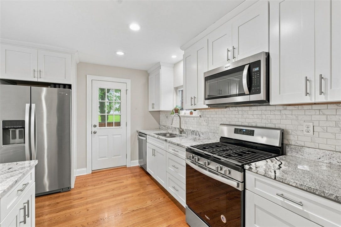 699 Glenrock Dr, Bethel Park, PA 15102
