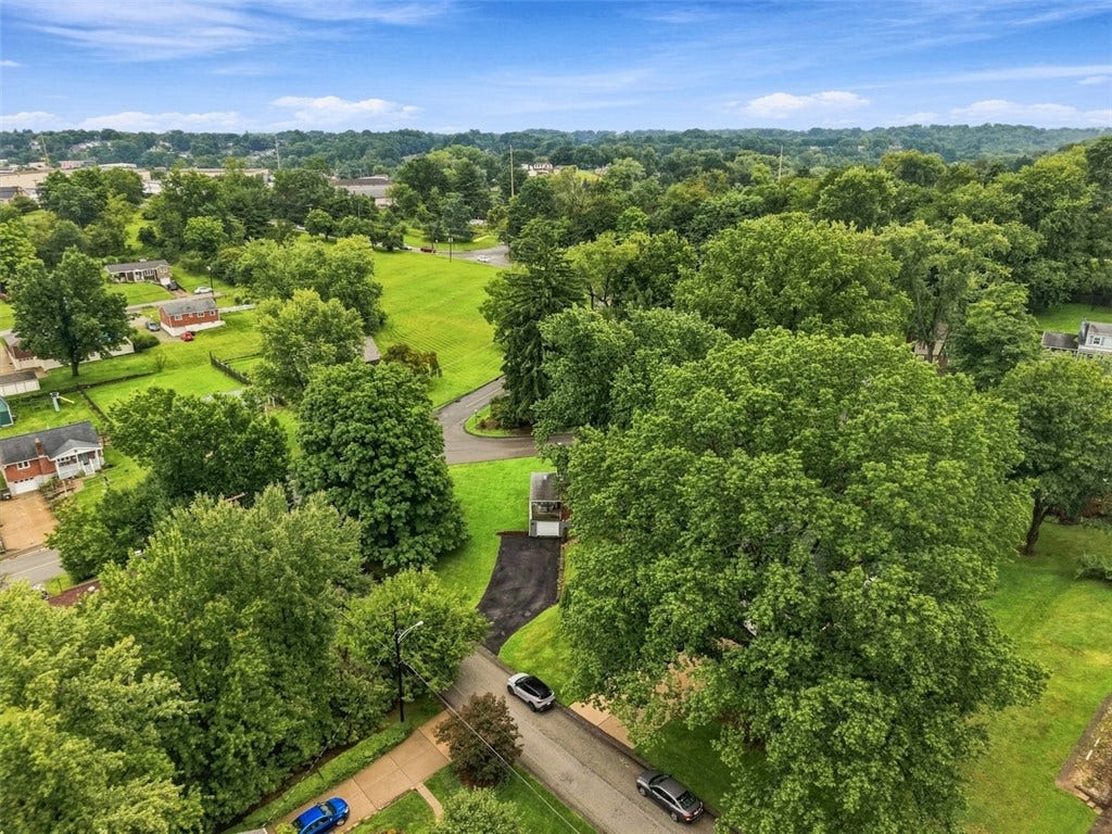 699 Glenrock Dr, Bethel Park, PA 15102