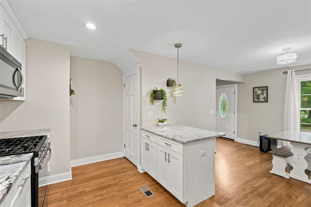 699 Glenrock Dr, Bethel Park, PA 15102