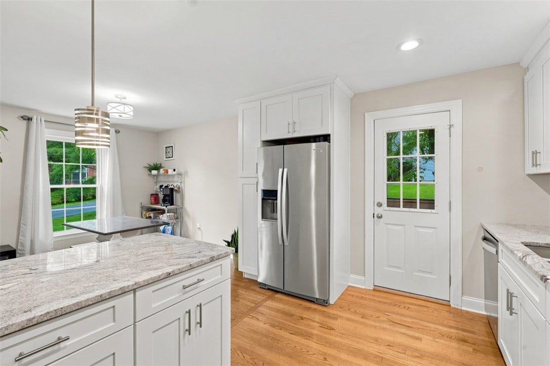 699 Glenrock Dr, Bethel Park, PA 15102