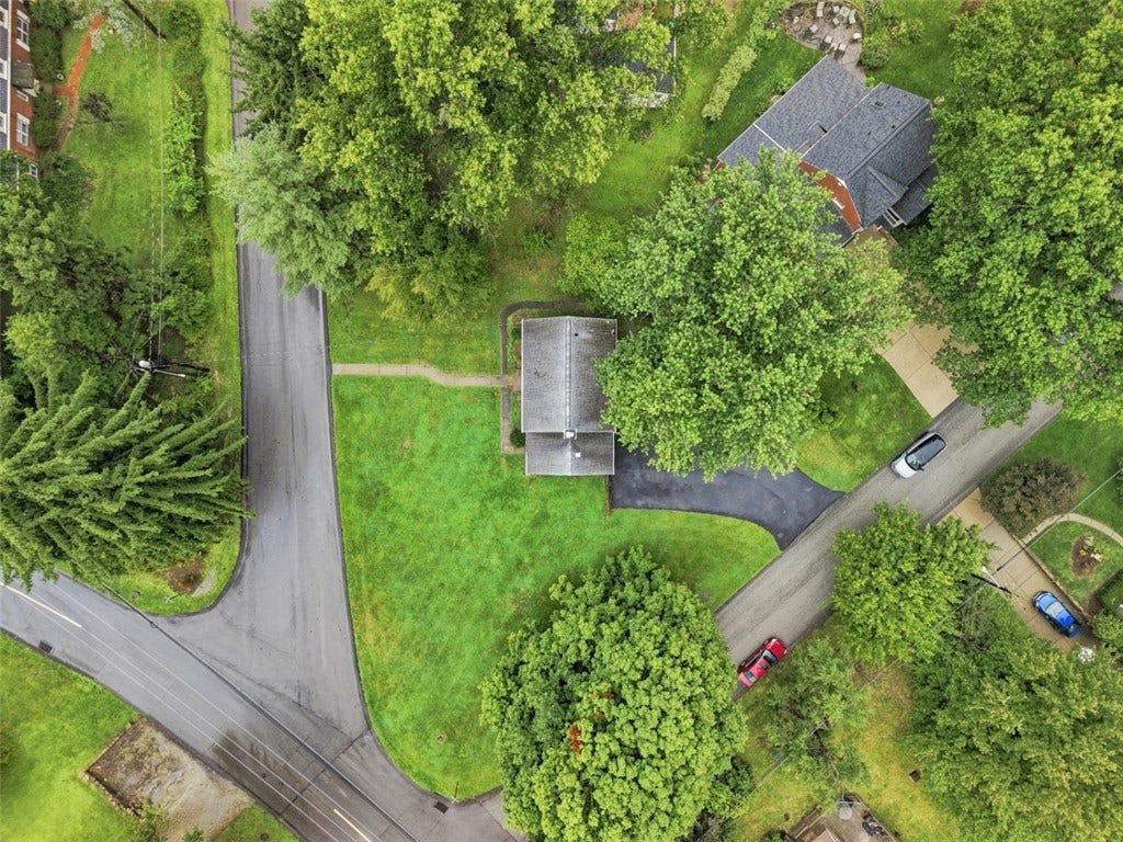 699 Glenrock Dr, Bethel Park, PA 15102