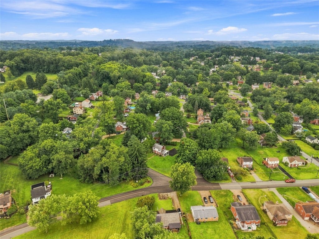 699 Glenrock Dr, Bethel Park, PA 15102