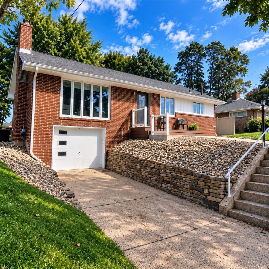 6 Greenview Dr, Mc Kees Rocks, PA 15136