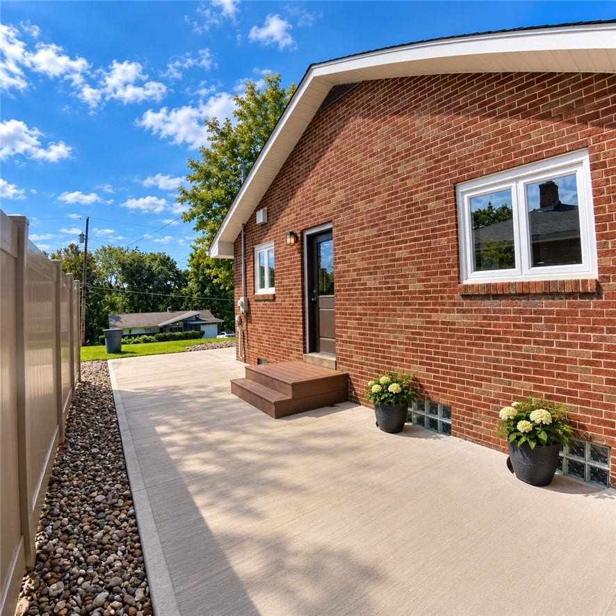 6 Greenview Dr, Mc Kees Rocks, PA 15136