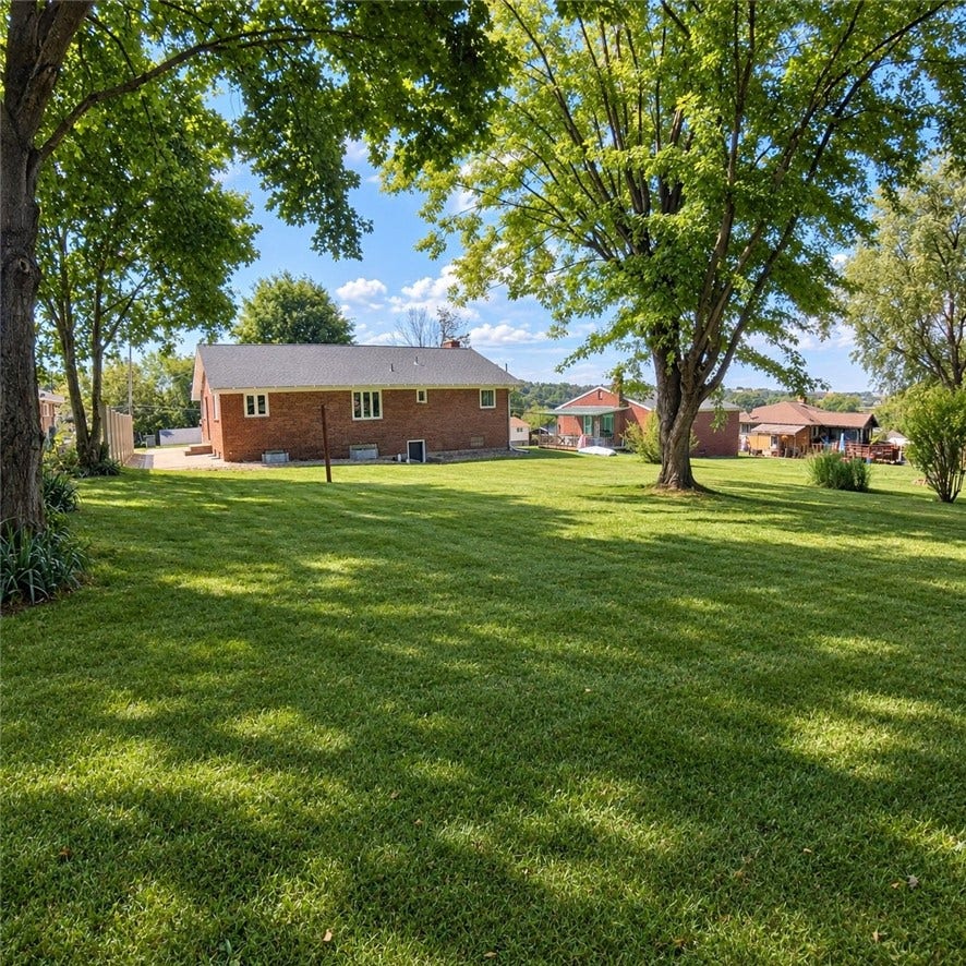 6 Greenview Dr, Mc Kees Rocks, PA 15136