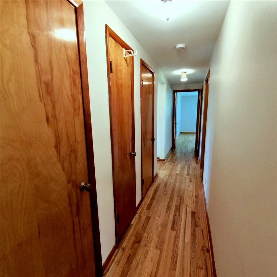 6 Greenview Dr, Mc Kees Rocks, PA 15136