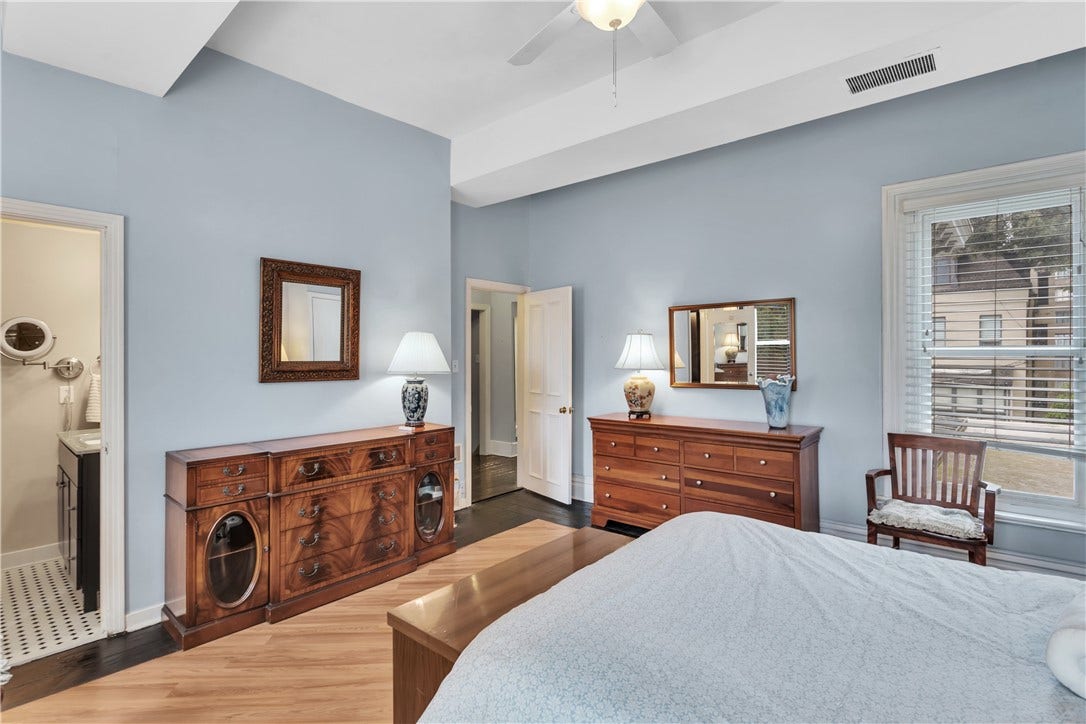6016 Walnut St, Pittsburgh, PA 15206
