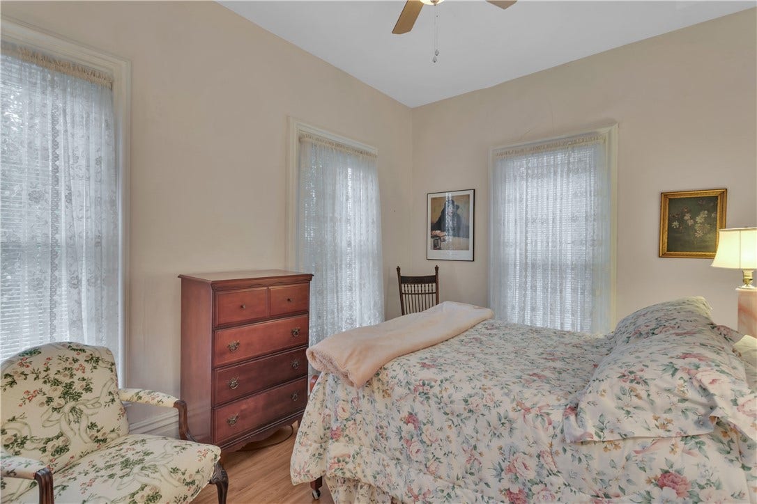6016 Walnut St, Pittsburgh, PA 15206