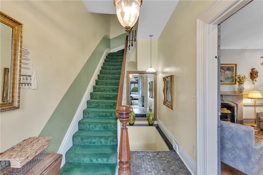 6016 Walnut St, Pittsburgh, PA 15206