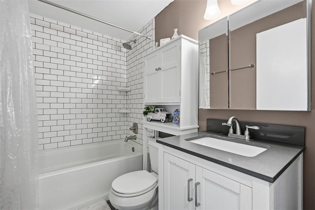 3941 Drexel, Pittsburgh, PA 15212 Updated hall bathroom with soaking bathtub