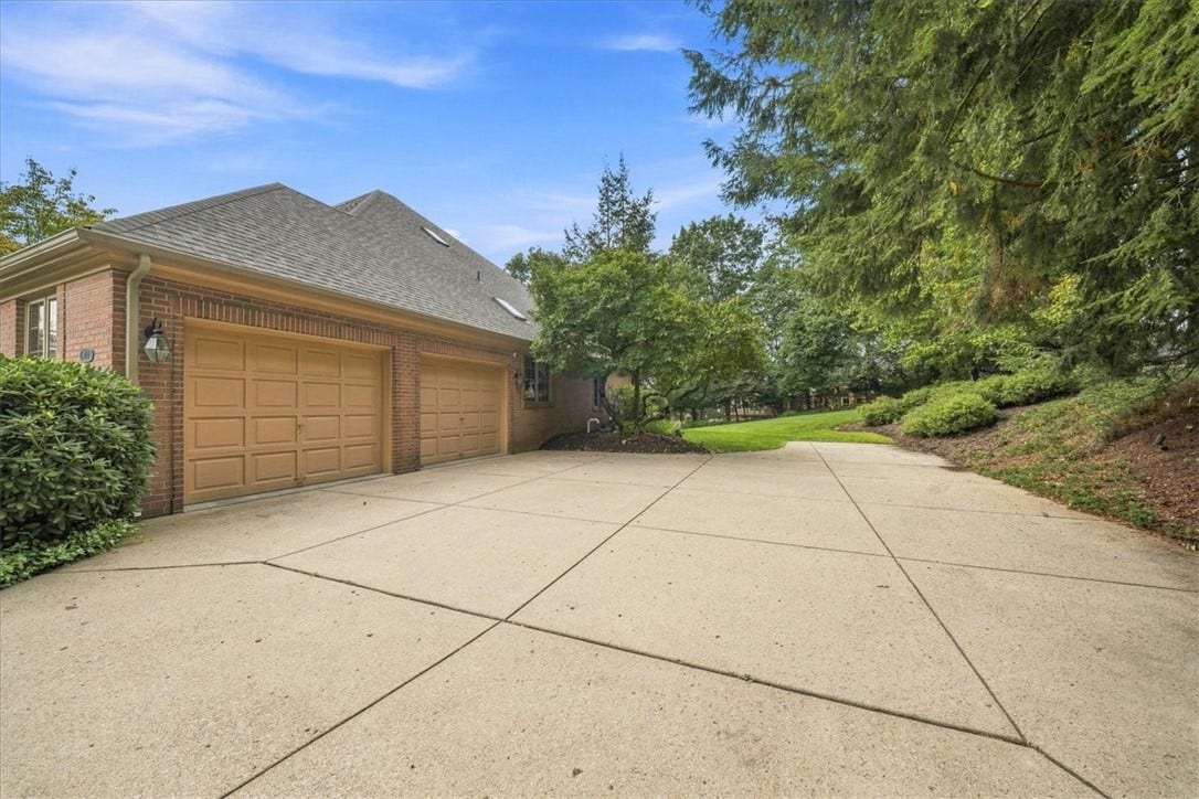 114 Hidden Valley Ct, Sewickley, PA 15143