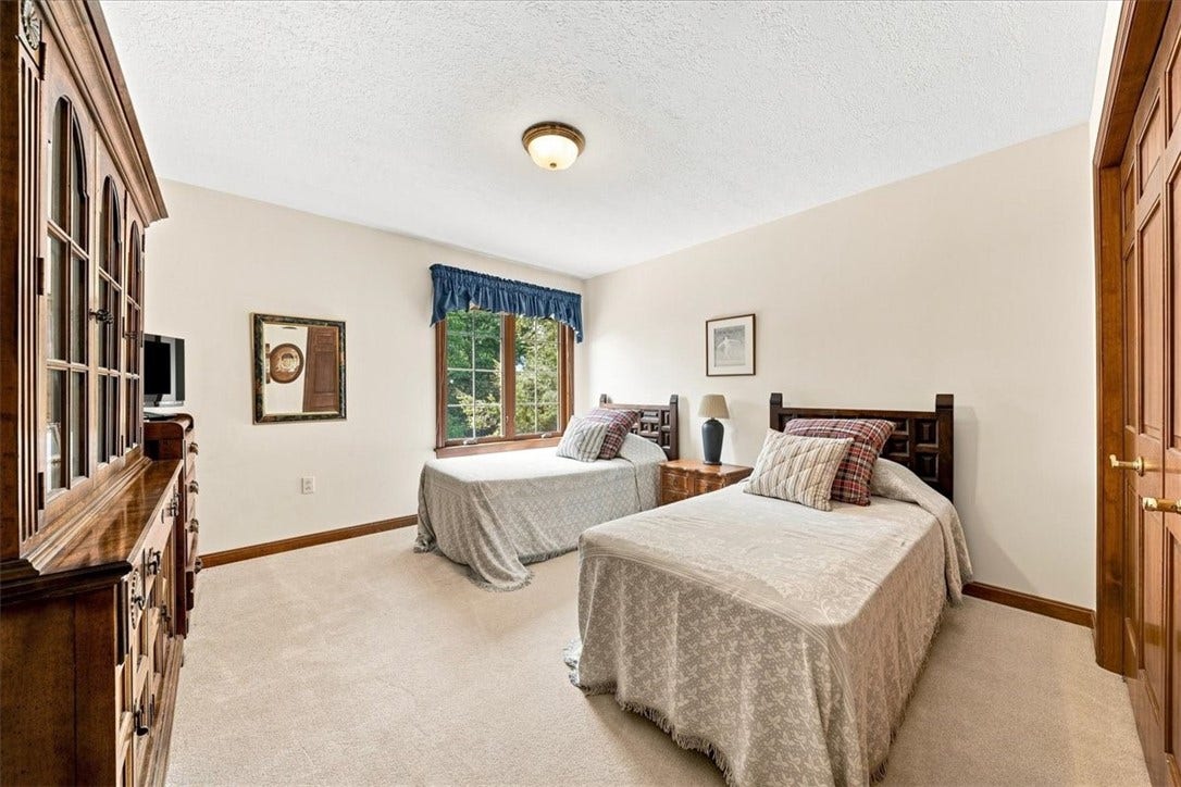 114 Hidden Valley Ct, Sewickley, PA 15143