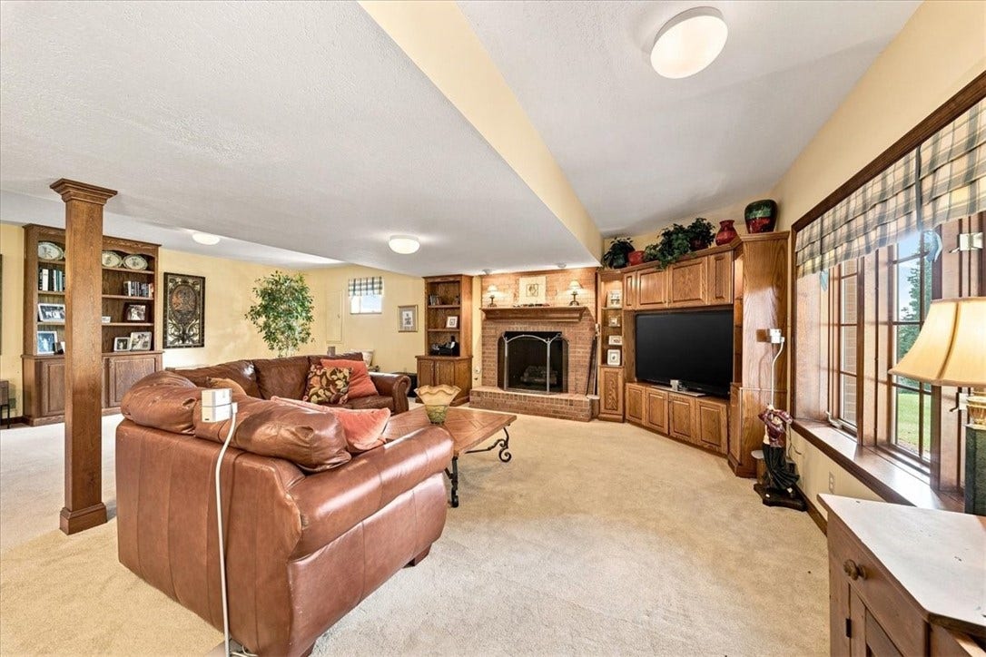 114 Hidden Valley Ct, Sewickley, PA 15143