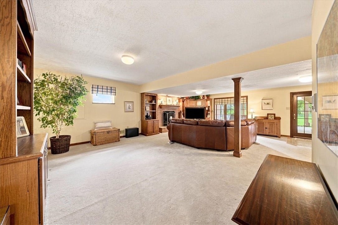 114 Hidden Valley Ct, Sewickley, PA 15143
