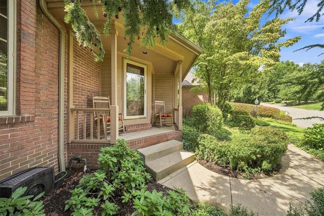 114 Hidden Valley Ct, Sewickley, PA 15143