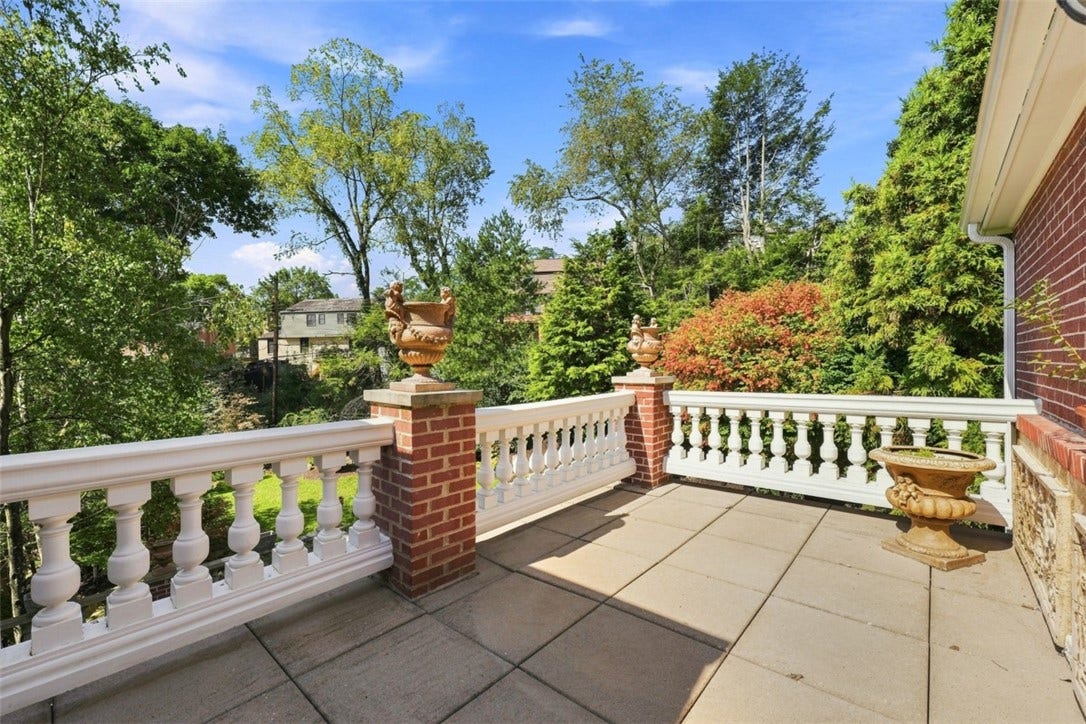 109 Briar Meadows Dr, Pittsburgh, PA 15216