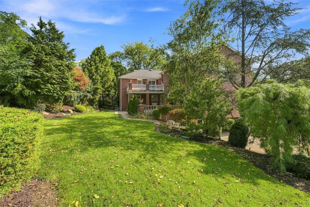 109 Briar Meadows Dr, Pittsburgh, PA 15216