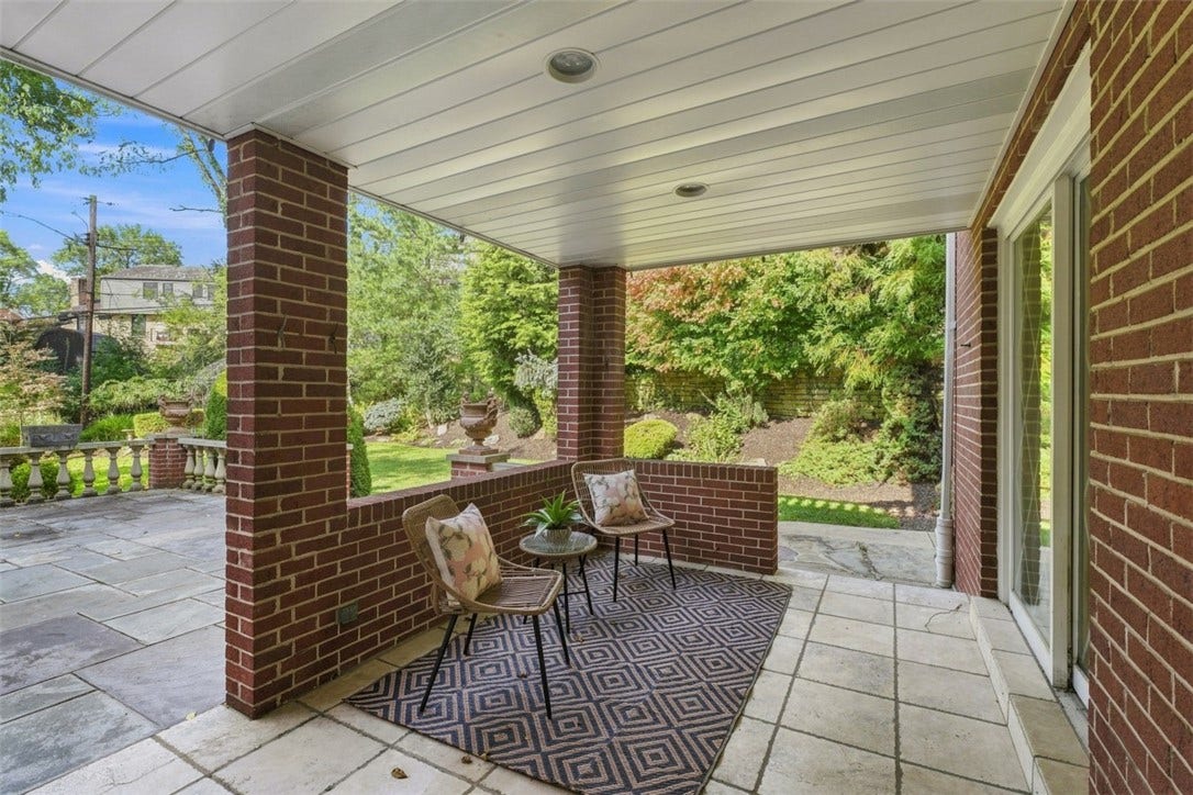 109 Briar Meadows Dr, Pittsburgh, PA 15216
