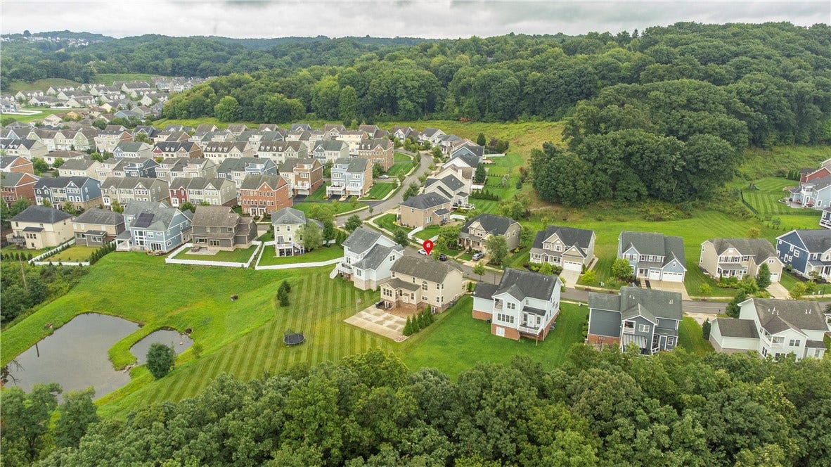 602 Chilliwack Ln, Mars, PA 16046